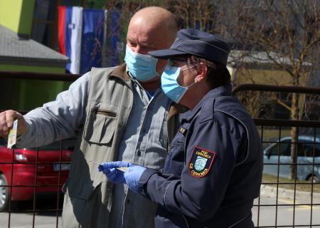 PROSTOVOLJCI PRI TESTIRANJU COVID 05 FOTO LJUBO VUKELIČ